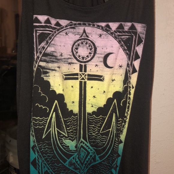 Tops - Picture 4 of 8